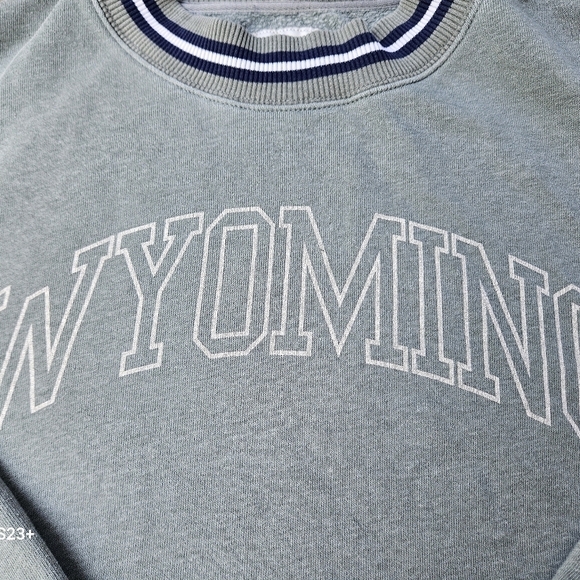 American Eagle Cropped Sweater - Picture 2 of 6